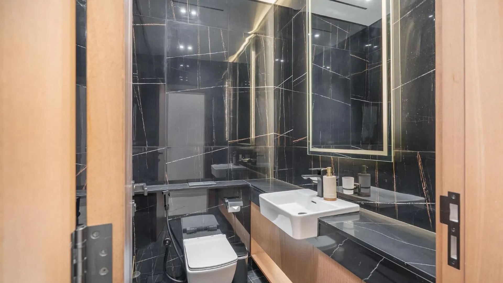 Spacious Apartment For 4 In Jvc Ντουμπάι