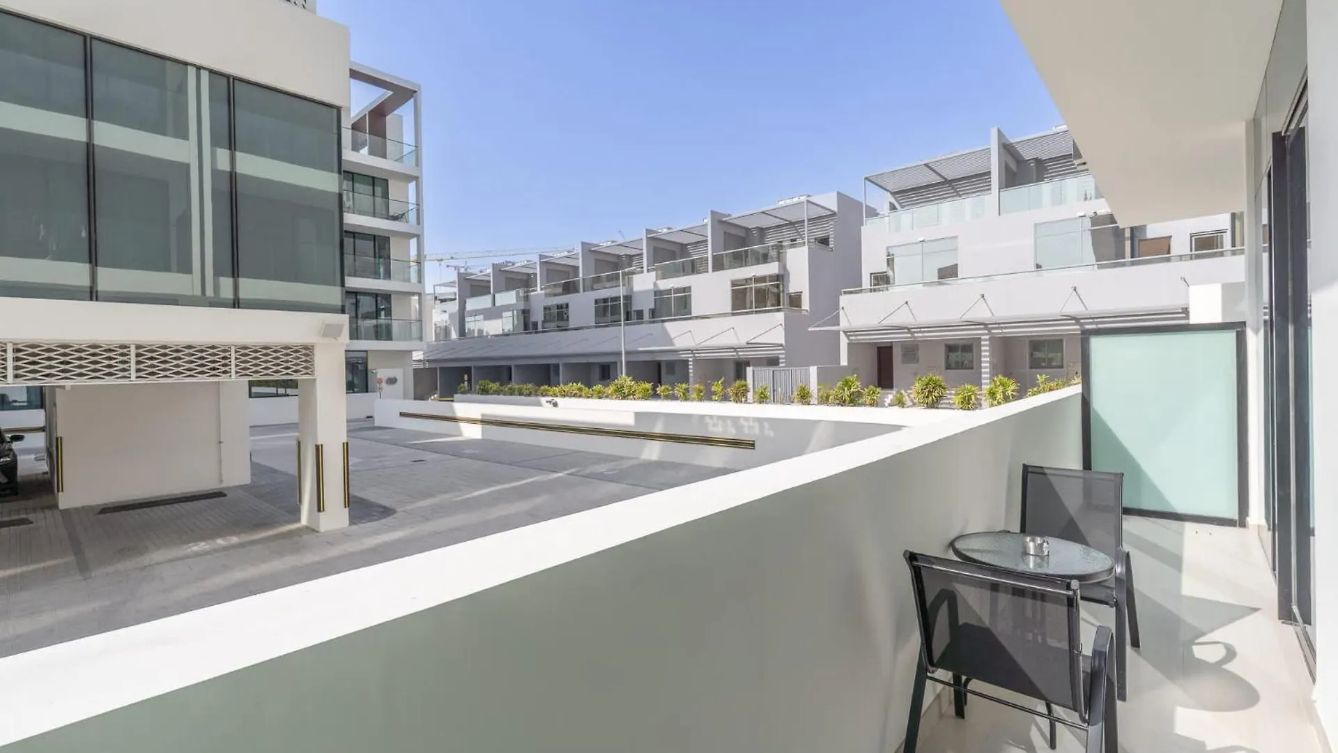 Spacious Apartment For 4 In Jvc Ντουμπάι 0*,